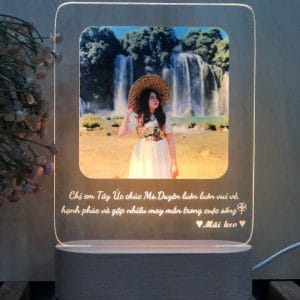 đèn led kỷ niệm chương đế gỗ teak sử dụng pin hoặc điện khắc laser logo và nội dung theo yêu cầu: mẫu chữ nhật in ảnh cá nhân