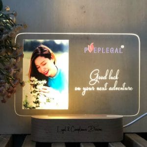 đèn led kỷ niệm chương đế gỗ teak sử dụng pin hoặc điện khắc laser logo và nội dung theo yêu cầu: mẫu chữ nhật in ảnh cá nhân