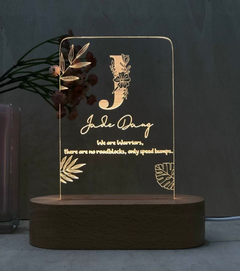 đèn led kỷ niệm chương đế gỗ teak sử dụng pin hoặc điện khắc laser logo và nội dung theo yêu cầu: mẫu chữ nhật nhỏ