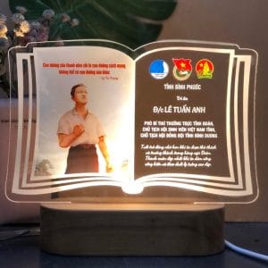 đèn led kỷ niệm chương đế gỗ teak sử dụng pin hoặc điện khắc laser logo và nội dung theo yêu cầu: mẫu Đoàn Hội