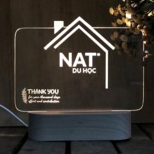 đèn led kỷ niệm chương đế gỗ teak sử dụng pin hoặc điện khắc laser logo và nội dung theo yêu cầu: mẫu ngôi nhà